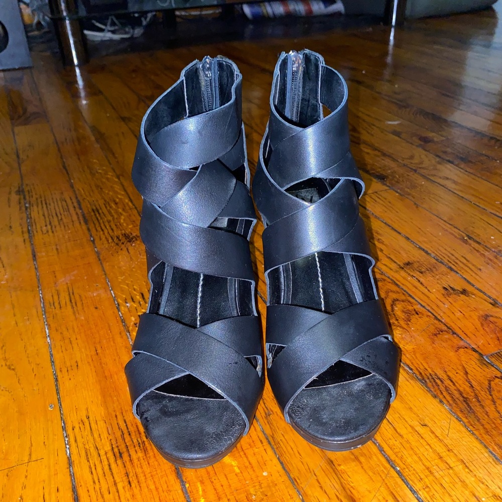 Black wedges